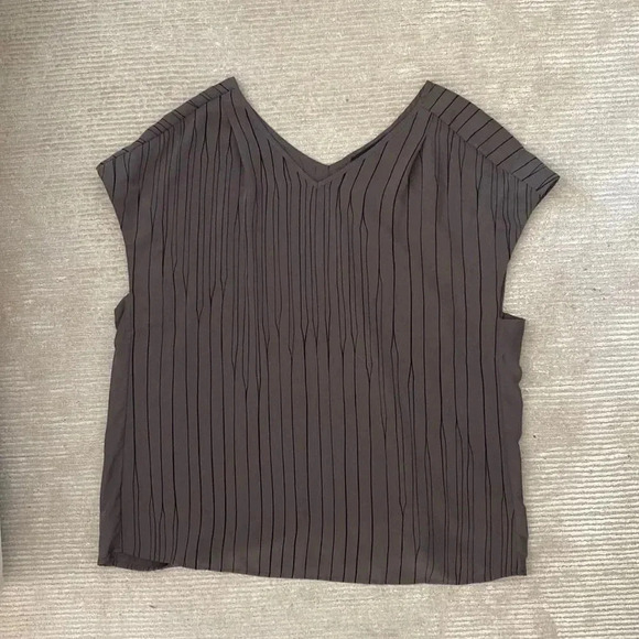 August 1 Eight Striped Cap Sleeve V Neck Blouse Gray Black Size XL - Picture 3 of 11